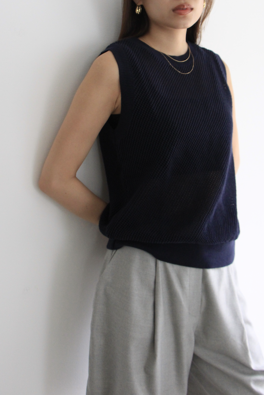 mila.vert knitted mesh sleeveless tops -navy-