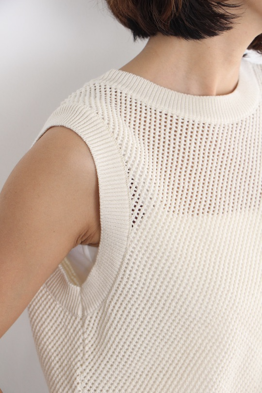 mila.vert knitted mesh sleeveless tops -white-