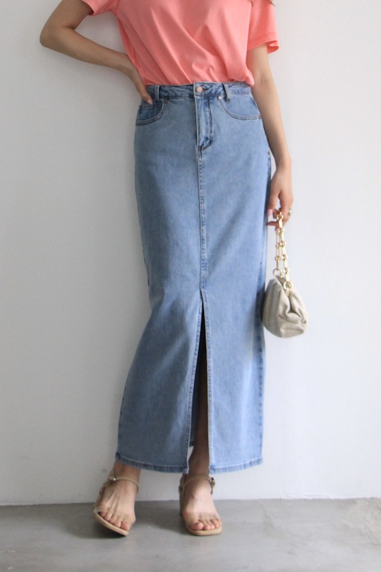 MY ESSENTIAL WARDROBE light blue slit denim SK