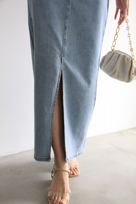 MY ESSENTIAL WARDROBE light blue slit denim SK