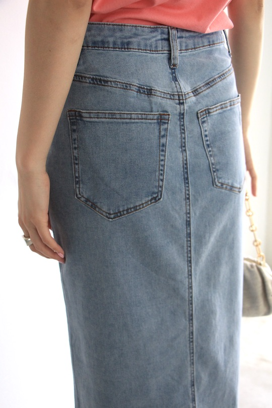 MY ESSENTIAL WARDROBE light blue slit denim SK