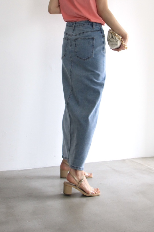 MY ESSENTIAL WARDROBE light blue slit denim SK