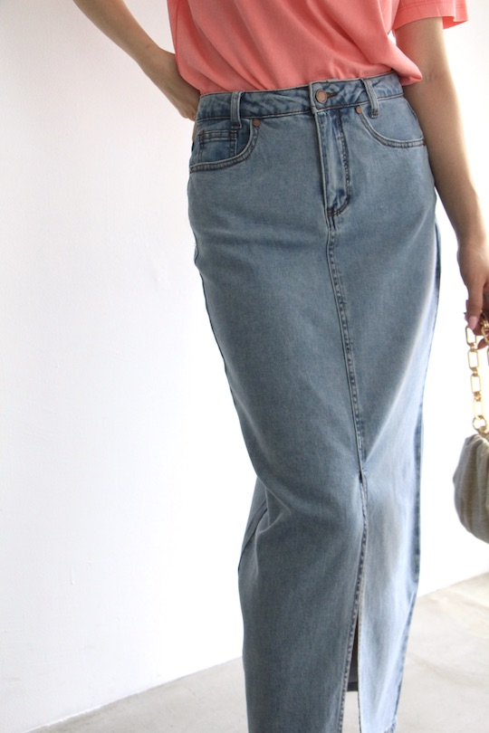 MY ESSENTIAL WARDROBE light blue slit denim SK