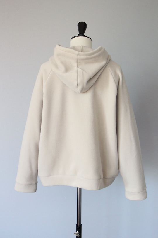 <img class='new_mark_img1' src='https://img.shop-pro.jp/img/new/icons54.gif' style='border:none;display:inline;margin:0px;padding:0px;width:auto;' />HENRITTEE STEFFENSEN fleece hoodie -white-