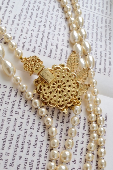 MIRIAM HASKELL Flower pearl long necklace