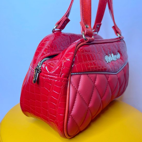 <img class='new_mark_img1' src='https://img.shop-pro.jp/img/new/icons24.gif' style='border:none;display:inline;margin:0px;padding:0px;width:auto;' />Psycho Apparel Kustom Bag Hand Bag type Crocodile Series in Diamond Red