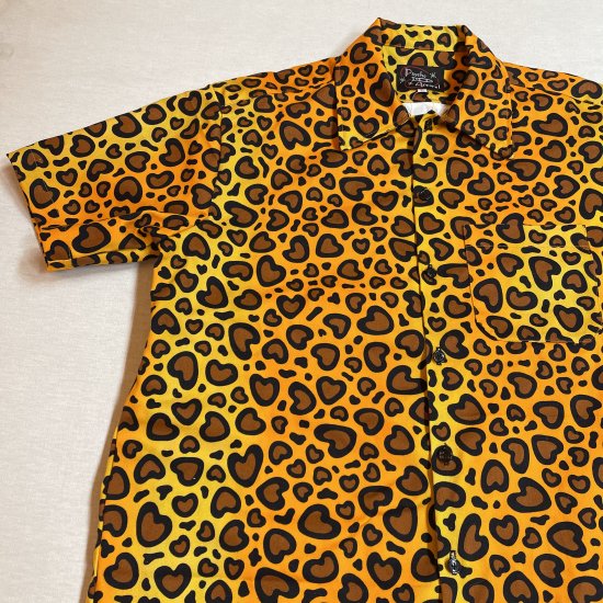 Psycho Apparel Heartomic Leopard Mens Button Down Shirts