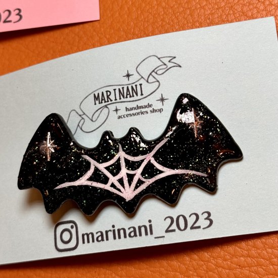 MARI NANI  Pinstripe Bat Hair Clip