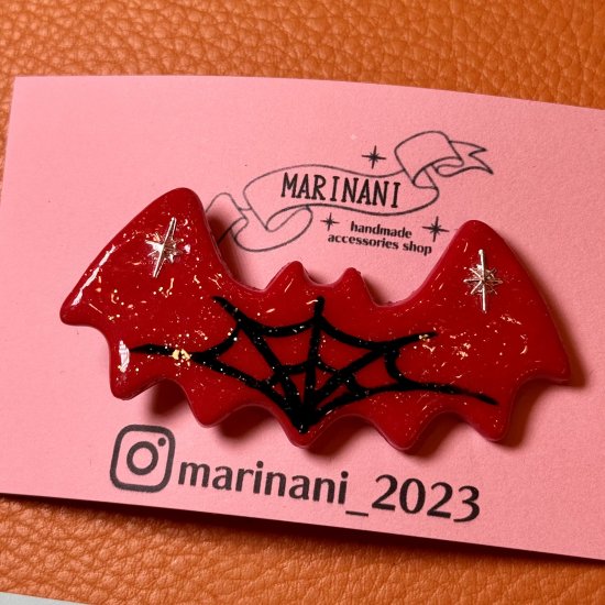 MARI NANI  Pinstripe Bat Hair Clip