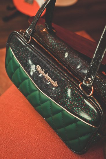 ڴȯ侦ʡPsycho Apparel Kustom Bag Shoulder Type Diamond Series in Black n Red n Green Glitter