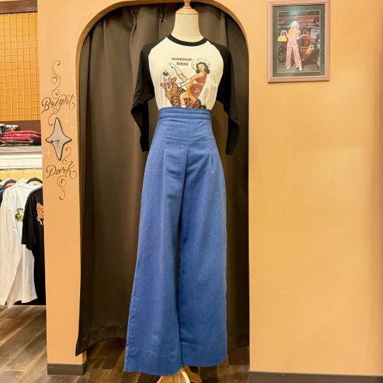 <img class='new_mark_img1' src='https://img.shop-pro.jp/img/new/icons60.gif' style='border:none;display:inline;margin:0px;padding:0px;width:auto;' />Psycho Apparel Wendy Denim Trousers in Indigo Blue