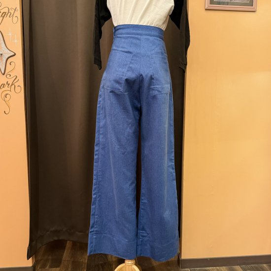 <img class='new_mark_img1' src='https://img.shop-pro.jp/img/new/icons60.gif' style='border:none;display:inline;margin:0px;padding:0px;width:auto;' />Psycho Apparel Wendy Denim Trousers in Indigo Blue