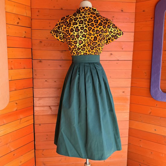 <img class='new_mark_img1' src='https://img.shop-pro.jp/img/new/icons15.gif' style='border:none;display:inline;margin:0px;padding:0px;width:auto;' />Psycho Apparel Judy Skirt in Green