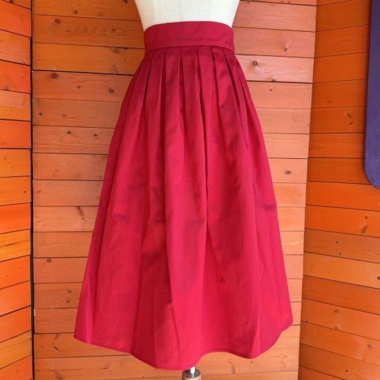<img class='new_mark_img1' src='https://img.shop-pro.jp/img/new/icons1.gif' style='border:none;display:inline;margin:0px;padding:0px;width:auto;' />Psycho Apparel Judy Skirt in Red