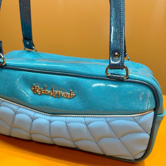 <img class='new_mark_img1' src='https://img.shop-pro.jp/img/new/icons1.gif' style='border:none;display:inline;margin:0px;padding:0px;width:auto;' />Psycho Apparel Kustom Bag Shoulder Type Spooky Series in Turquoise Glitter