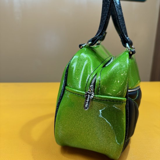 <img class='new_mark_img1' src='https://img.shop-pro.jp/img/new/icons15.gif' style='border:none;display:inline;margin:0px;padding:0px;width:auto;' />Psycho Apparel Kustom Bag Hand bag Type Spider Series in Lime Glitter