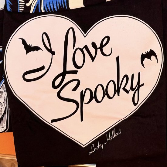 <img class='new_mark_img1' src='https://img.shop-pro.jp/img/new/icons15.gif' style='border:none;display:inline;margin:0px;padding:0px;width:auto;' />Lucky Hellcat I Love Spooky Women's T-Shirt