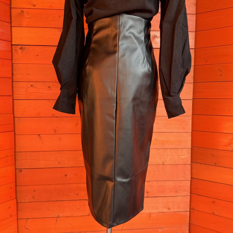 <img class='new_mark_img1' src='https://img.shop-pro.jp/img/new/icons15.gif' style='border:none;display:inline;margin:0px;padding:0px;width:auto;' />Psycho Apparel Divine Leather Skirt