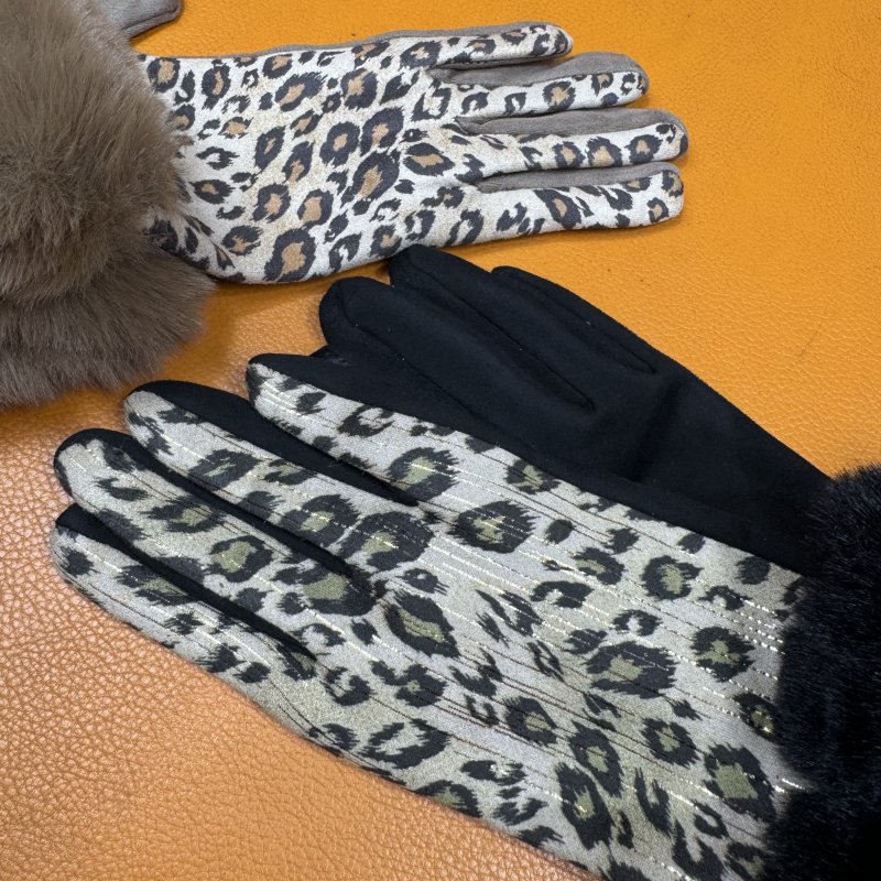 <img class='new_mark_img1' src='https://img.shop-pro.jp/img/new/icons15.gif' style='border:none;display:inline;margin:0px;padding:0px;width:auto;' />Leopard Fur gloves