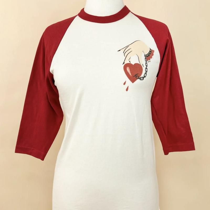 Mischief Made CAPTIVE HEART UNISEX RAGLAN TEE IN NATURAL / RED