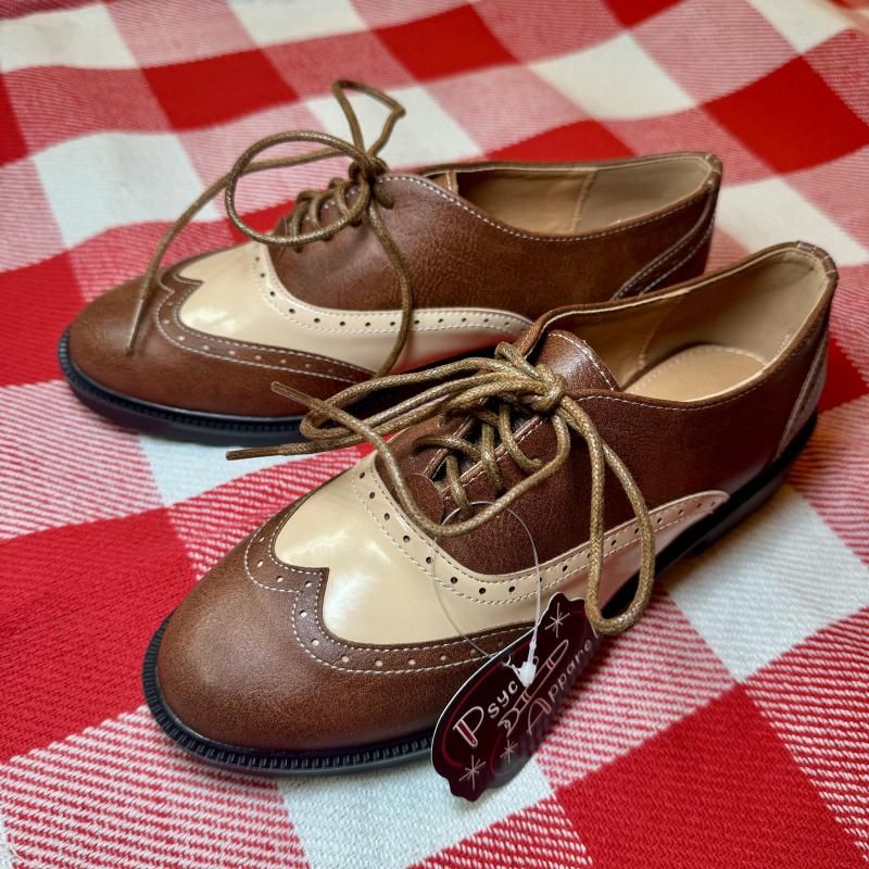 Retro Look Flat Shoes in Brown