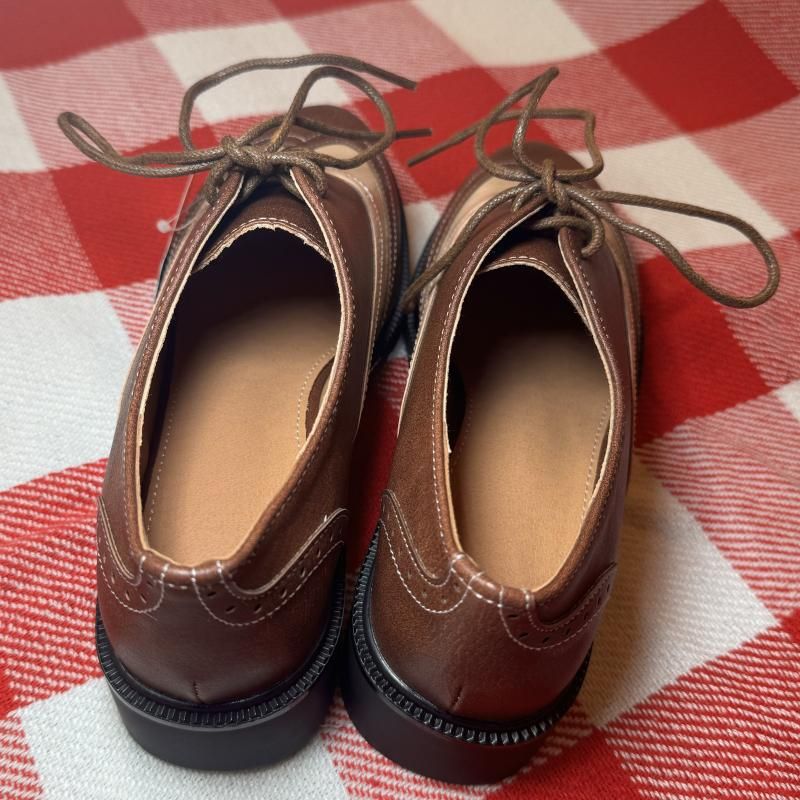 Retro Look Flat Shoes in Brown