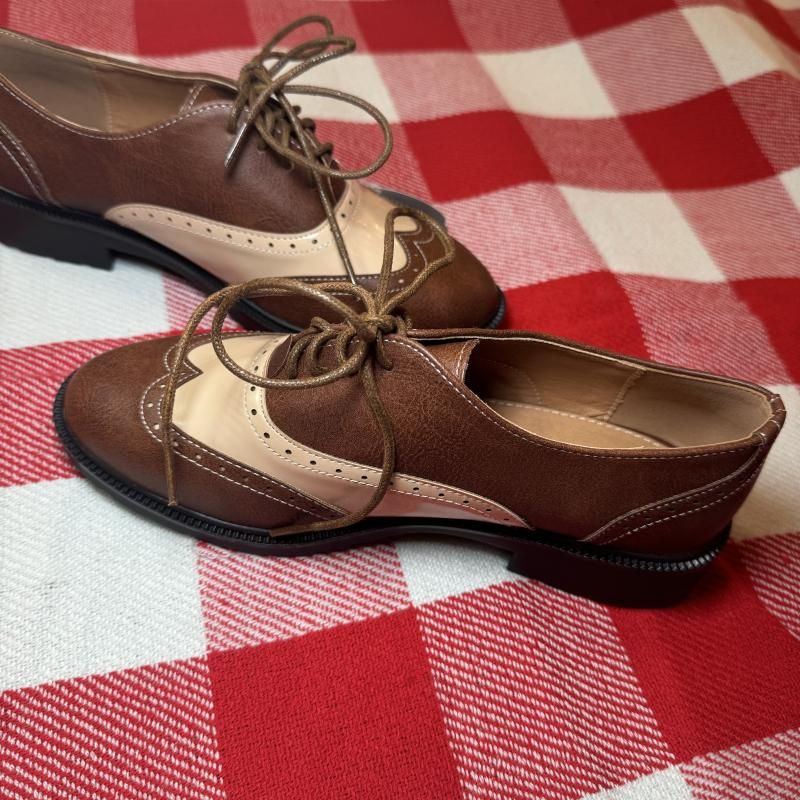 Retro Look Flat Shoes in Brown