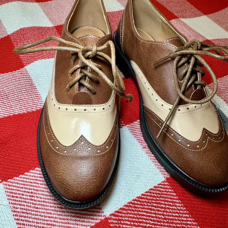 Retro Look Flat Shoes in Brown