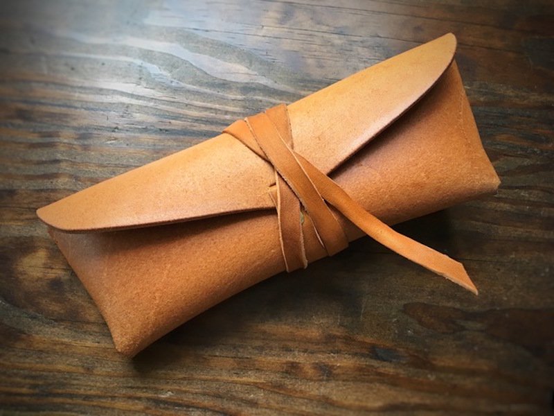 紐巻き式・硬いめがねケース（ペンケース） - handmade order leathers