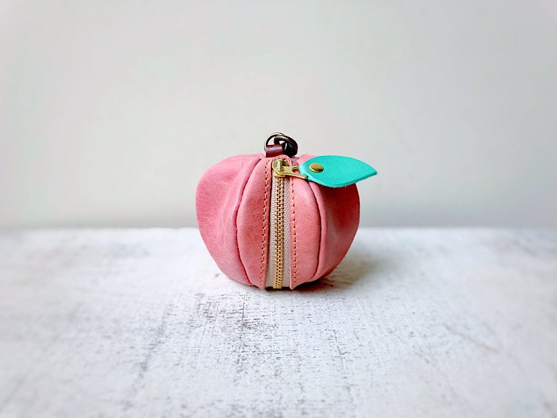 ヌメ革ミニポーチ Pomme ピンクの林檎