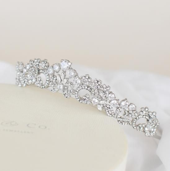 優れた品質 [RENTAL][Christiana Ivory&Co Tiara]by Christiana