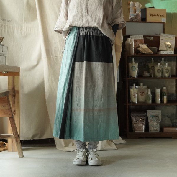 スカート丈78cmタマキニイメ　グリーン系のコットンポワンスカート