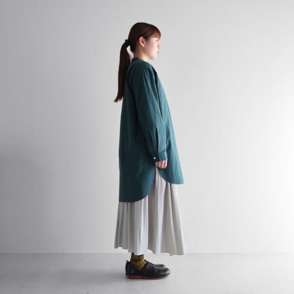 HUIS.】 007 コードレーンバンドカラーロングシャツ（ダークグリーン