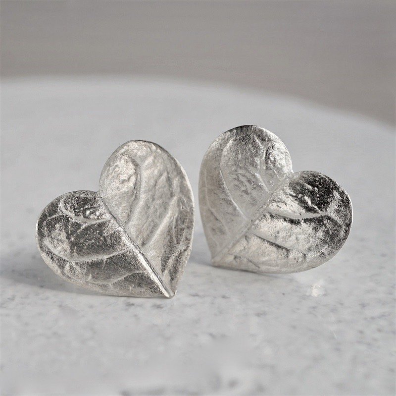 Feijoa leaf earrings (heart)