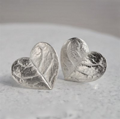 Feijoa leaf earrings (heart)