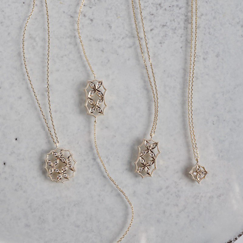 4 petal flower necklace 
