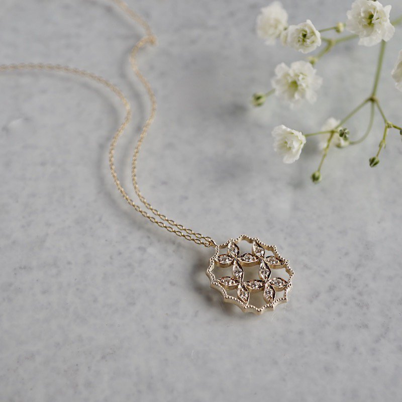 4 petal flower necklace 