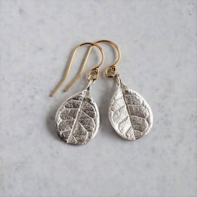 Feijoa leaf earrings (small)