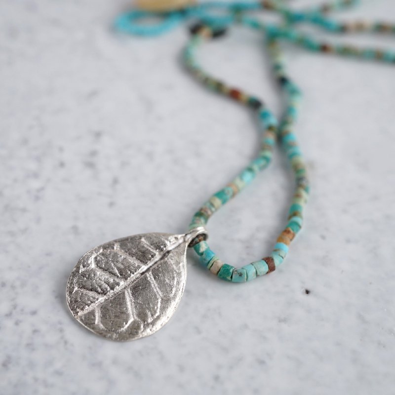 Feijoa small leaf necklace 