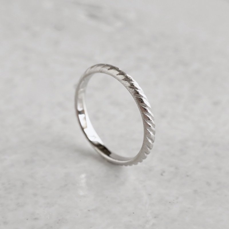 K18/Pt Carved ring 
