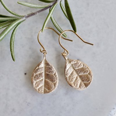 Feijoa leaf earrings (small)