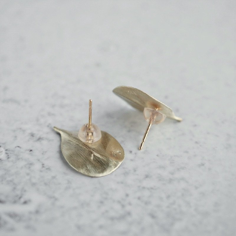 Feijoa small leaf stud earrings