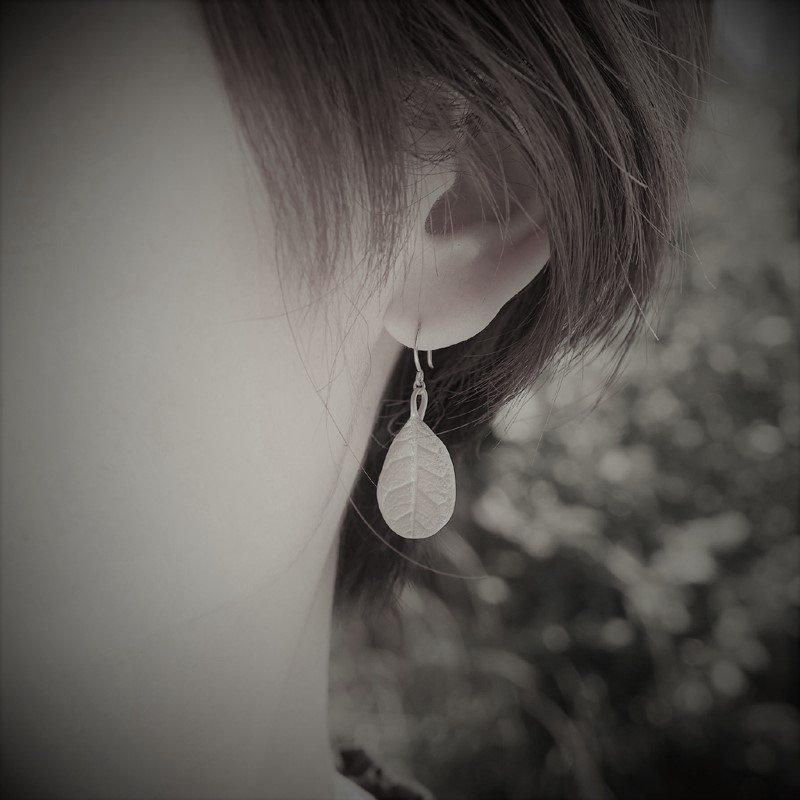 Feijoa leaf earrings (middle)
