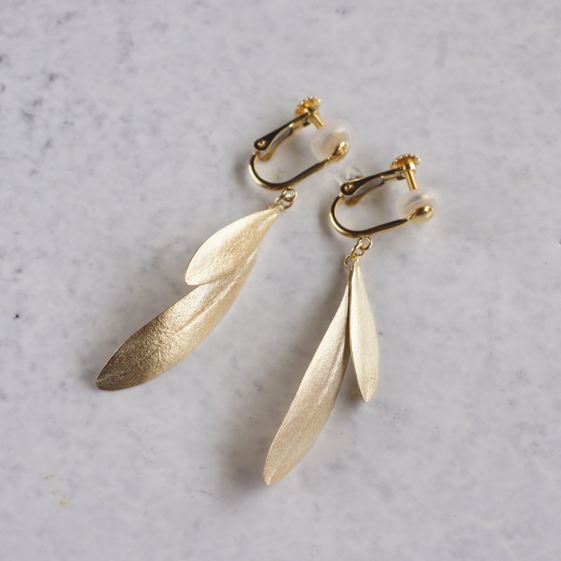 Feijoa leaf earrings (middle)