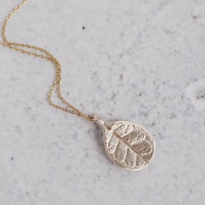 Feijoa leaf necklace (small)
