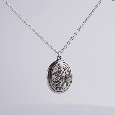 Initial necklace [K]