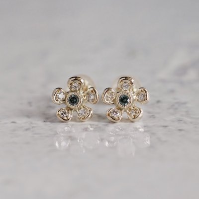 Tiny flower earrings