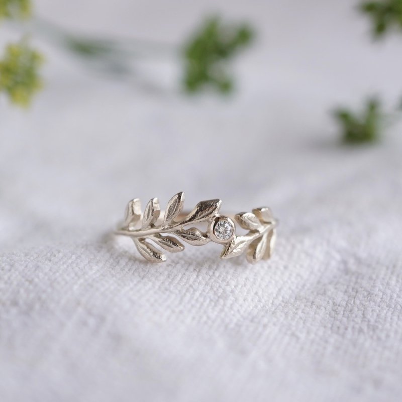 Foliage diamond ring