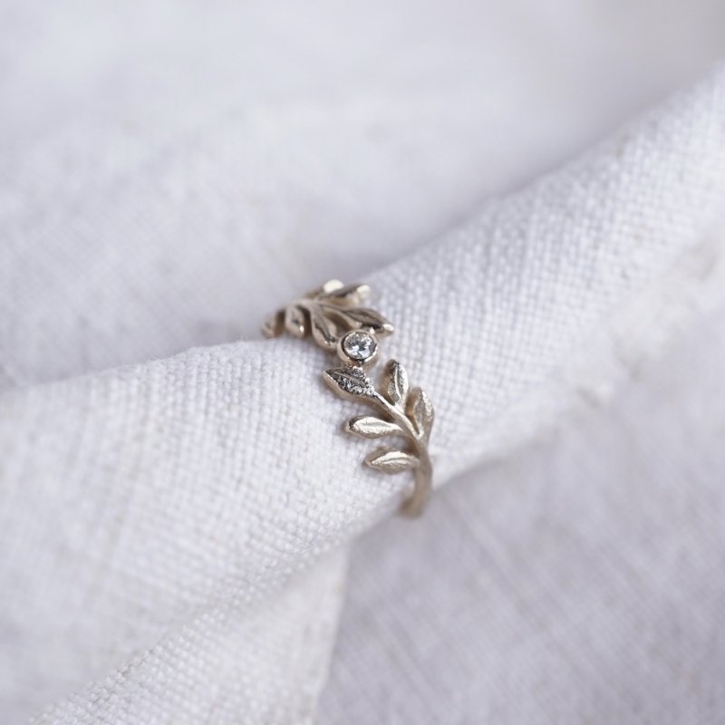 Foliage diamond ring