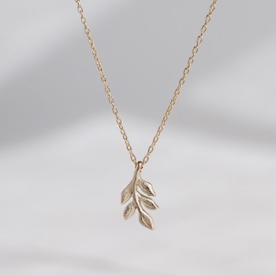 Foliage tiny necklace